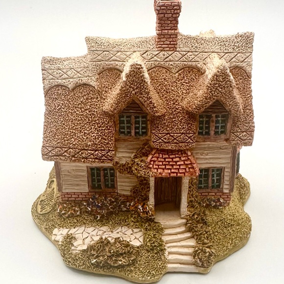 Lilliput Lane Other - Charming English Cottage Collectable handmade in England in 1980’s